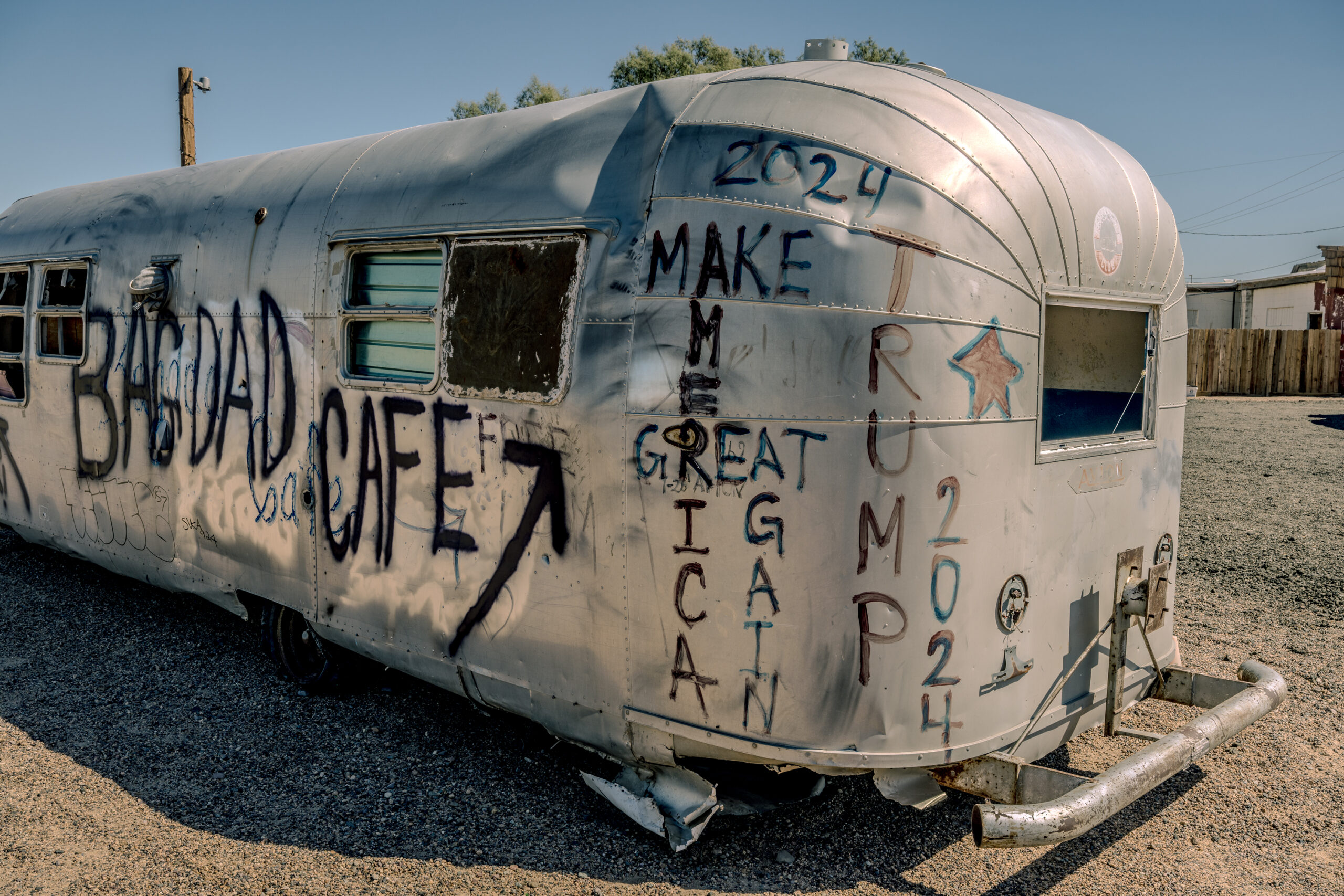 Airstream-caravan bij het Bagdad Cafe langs Route 66.